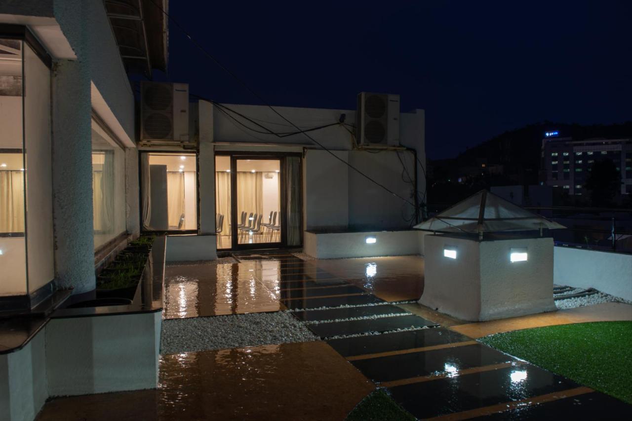 Monarch Montvert Pune Exterior photo